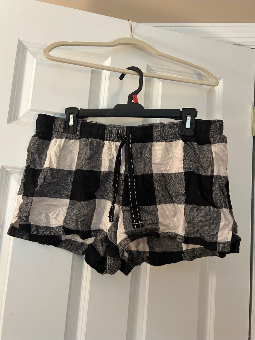 Old Navy (L) black and white checkered 100% cotton shorts